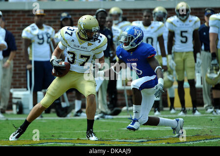 17. September 2011 - Atlanta, Georgia, USA - Georgia Tech Yellow Jackets Runningback Zach Laskey (37) in einem Spiel gegen die Kansas Jayhawks im Bobby Dodd Stadium in Atlanta Georgia.  Georgia Tech gewinnt 66-24 (Credit-Bild: © Marty Bingham/Southcreek Global/ZUMAPRESS.com) Stockfoto