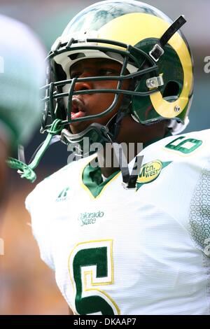 17. September 2011 - wird Denver, Colorado, USA - Colorado State Rams Runningback Chris Nwoke (6) vor dem Start des Spiels gepumpt. Die CSU-Rams übernahm die CU Büffel in der jährlichen Rocky Mountain Showdown am Sports Authority Field at Mile High in Denver, CO. (Credit-Bild: © Jesaja Downing/Southcreek Global/ZUMApress.com) Stockfoto