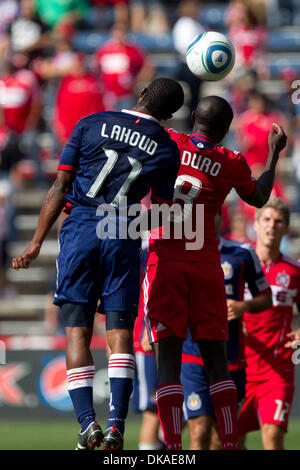 17. September 2011 - Bridgeview, Illinois, USA - Chivas USA Mittelfeldspieler Michael Lahoud (11) und Chicago Fire Dominic Oduro (8) Kampf um den Ball nach während die MLS-Spiel zwischen den Chicago Fire und Chivas USA im Toyota Park in Bridgeview, Illinois vorne. Chicago Fire besiegt Chivas USA 3: 2. (Kredit-Bild: © Geoffrey Siehr/Southcreek Global/ZUMAPRESS.com) Stockfoto