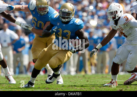 17. September 2011 - Pasadena, Kalifornien, USA - während der NCAA Football-Spiel zwischen den Texas Longhorns und die UCLA Bruins in der Rose Bowl. Die Longhorns fuhr fort, die Bruins mit einem Endstand von 49-20 besiegen. (Kredit-Bild: © Brandon Parry/Southcreek Global/ZUMAPRESS.com) Stockfoto