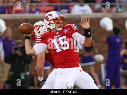 17. September 2011 - Dallas, Texas, Vereinigte Staaten von Amerika - während des Spiels zwischen SMU Mustangs und den nordwestlichen Staat Dämonen im Ford Stadium in Dallas, Texas. SMU führt Northwestern Staat 26-0 bei der Hälfte. (Kredit-Bild: © Matt Pearce/Southcreek Global/ZUMAPRESS.com) Stockfoto