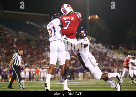 17. September 2011 - Dallas, Texas, Vereinigte Staaten von Amerika - während des Spiels zwischen SMU Mustangs und den nordwestlichen Staat Dämonen im Ford Stadium in Dallas, Texas. SMU führt Northwestern Staat 26-0 bei der Hälfte. (Kredit-Bild: © Matt Pearce/Southcreek Global/ZUMAPRESS.com) Stockfoto