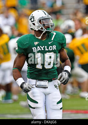 17. September 2011 - Waco, Texas, Vereinigte Staaten von Amerika - Baylor Bears defensive end Tevin Elliott (18) in Aktion während des Spiels zwischen Stephen F. Austin Lumberjacks und der Baylor Bears im Floyd Casey Stadium in Waco, Texas. Baylor Niederlagen SFA 48 bis 0. (Kredit-Bild: © Dan Wozniak/Southcreek Global/ZUMAPRESS.com) Stockfoto