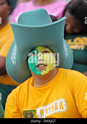 17. September 2011 beobachten Baylor Bears - Waco, Texas, Vereinigte Staaten von Amerika - Fans das Spiel zwischen Stephen F. Austin Lumberjacks und der Baylor Bears im Floyd Casey Stadium in Waco, Texas. Baylor Niederlagen SFA 48 bis 0. (Kredit-Bild: © Dan Wozniak/Southcreek Global/ZUMAPRESS.com) Stockfoto