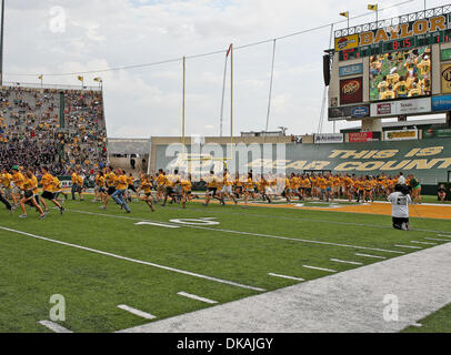 17. September 2011 - Waco, Texas, Vereinigte Staaten von Amerika - Baylor Bears Studenten in Aktion während des Spiels zwischen Stephen F. Austin Lumberjacks und der Baylor Bears im Floyd Casey Stadium in Waco, Texas. Baylor Niederlagen SFA 48 bis 0. (Kredit-Bild: © Dan Wozniak/Southcreek Global/ZUMAPRESS.com) Stockfoto