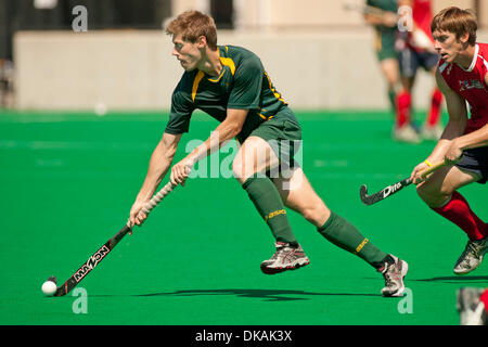 September 18, 2011 - San Diego, Kalifornien, USA - TOM WICKHAM aus Australien dribbelt den Ball in ihrem zweiten Spiel gegen die USA in den USA Vs Australien Series Turnier auf der Olympic Training Center statt. Australien gewann das Spiel 7: 3. (Kredit-Bild: © Wally Nell/ZUMAPRESS.com) Stockfoto