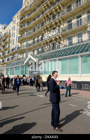 Brighton, East Sussex, England, UK. Grand Hotel - Vorbereitungen für ein mediales Ereignis während der Labour-Parteitag, 2013 Stockfoto