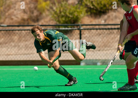 September 18, 2011 - San Diego, Kalifornien, USA - TOM WICKHAM aus Australien dribbelt den Ball in ihrem zweiten Spiel gegen die USA Vs Australien Series Turnier auf der Olympic Training Center statt. Australien gewann das Spiel 7: 3. (Kredit-Bild: © Wally Nell/ZUMAPRESS.com) Stockfoto