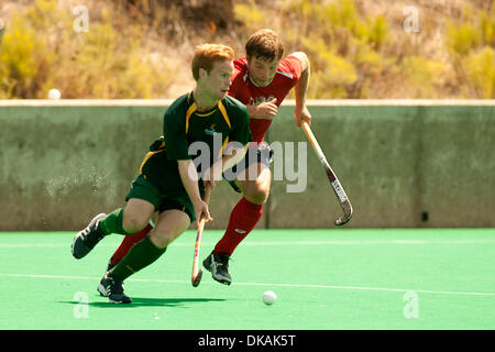 September 18, 2011 - San Diego, Kalifornien, USA - JAMES WEBSTER aus Australien und STEVE MANN aus den USA-Kampf um den Ball in ihrem zweiten Spiel in den USA Vs Australien Series Turnier statt im Olympic Training Center. Australien gewann das Spiel 7: 3. (Kredit-Bild: © Wally Nell/ZUMAPRESS.com) Stockfoto