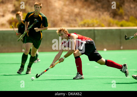 September 18, 2011 - San Diego, Kalifornien, USA - MICHIEL DIJXHOORN aus den USA dribbelt den Ball in ihrem zweiten Spiel gegen Australien in die USA Vs Australien Series Turnier auf der Olympic Training Center statt. Australien gewann das Spiel 7: 3. (Kredit-Bild: © Wally Nell/ZUMAPRESS.com) Stockfoto