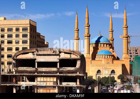 Beirut ist die Hauptstadt und größte Stadt des Libanon. Da keine jüngsten Volkszählung stattgefunden hat, ist die genaue Bevölkerung unbekannt; Schätzungen im Jahr 2007 reichten von etwas mehr als 1 Million. Das Hotel liegt auf einer Halbinsel in der Mitte des Libanons Mediterranea Stockfoto