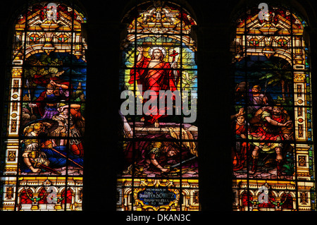 Glasmalerei-Fenster Darstellung Jesus steigt aus dem Grab befindet sich in der Kathedrale von Malaga, Spanien Stockfoto