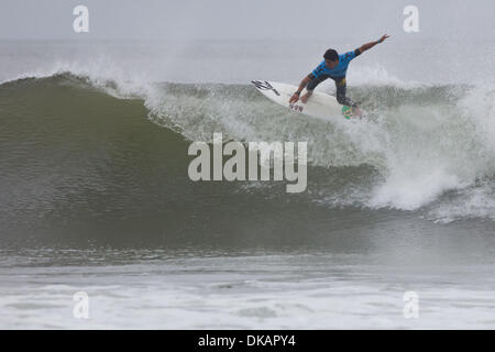 21. September 2011 - San Clemente, Kalifornien, Vereinigte Staaten von Amerika - 21. September 2011: Heitor Alves konkurriert bei der ASP Hurley Pro am unteren Böcke in San Clemente, Kalifornien. (Kredit-Bild: © Josh Kapelle/Southcreek Global/ZUMAPRESS.com) Stockfoto