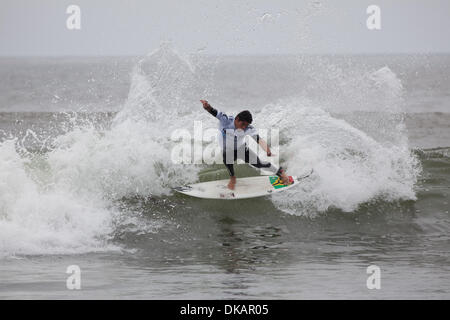 21. September 2011 - San Clemente, Kalifornien, Vereinigte Staaten von Amerika - 21. September 2011: Heitor Alves konkurriert bei der ASP Hurley Pro am unteren Böcke in San Clemente, Kalifornien. (Kredit-Bild: © Josh Kapelle/Southcreek Global/ZUMAPRESS.com) Stockfoto