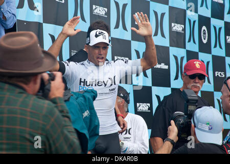 21. September 2011 - San Clemente, Kalifornien, Vereinigte Staaten von Amerika - 21. September 2011: Kelly Slater erfährt er gewann die ASP Hurley Pro in San Clemente, Kalifornien. (Kredit-Bild: © Josh Kapelle/Southcreek Global/ZUMAPRESS.com) Stockfoto