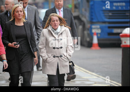 London, UK. 4. Dezember 2013. Lee Rigby Familie ankommen am Old Bailey in London 12.04.2013 Credit: JOHNNY ARMSTEAD/Alamy Live News Stockfoto