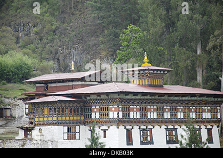 Rinpung Dzong. Großen Drukpa Kagyu buddhistisches Kloster und Festung. Paro. Teilansicht. Paro, Bhutan Stockfoto