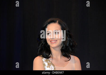 New York City, New York, USA. 3. Dezember 2013. Pop-Sängerin Katy Perry spricht am Hauptsitz Unicef in New York City, New York, USA, 3. Dezember 2013. Perry wurde durch Fonds der Vereinten Nationen (UNICEF) als Wohlwollen-Botschafter ernannt. Ihr Lied herauskam "Bedingungslos" Mitte Oktober ein Ergebnis ihrer Reise an die UNICEF-Lager in Madagaskar. Foto: CHRIS MELZER, Dpa/Alamy Live News Stockfoto