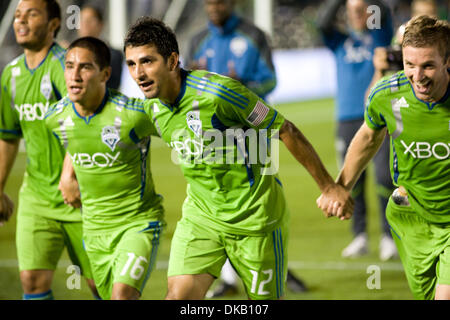 Sep 24, 2011 - Vancouver, British Columbia, Kanada - Seattle Sounders Spieler nach Cascadia-Cup zu gewinnen, nach der Major League Soccer (MLS) zwischen den Vancouver Whitecaps und die Seattle Sounders im Empire Field match feiern. Schallgeber schlagen Whitecaps 3-1. (Kredit-Bild: © David Bukach/ZUMAPRESS.com) Stockfoto