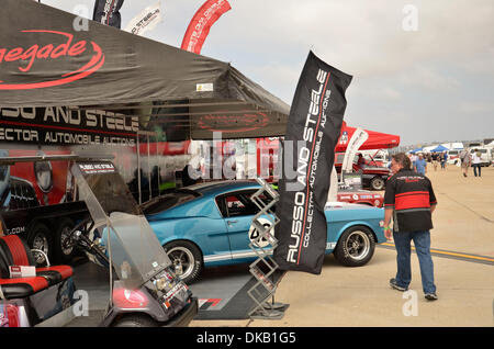 Sep 25, 2011 - San Diego, Kalifornien, USA - In den Gruben auf dem Coronado Speed Festival. Die Speed-Festival ist eine Kombination aus Ausstellung Oldtimer-Rennen und einer Auto-Show in der Naval Air Station North Island in San Diego statt. (Kredit-Bild: © Scott A. Tugel/ZUMAPRESS.com) Stockfoto