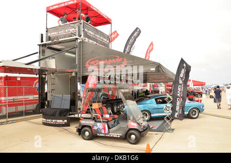 Sep 25, 2011 - San Diego, Kalifornien, USA - In den Gruben auf dem Coronado Speed Festival. Die Speed-Festival ist eine Kombination aus Ausstellung Oldtimer-Rennen und einer Auto-Show in der Naval Air Station North Island in San Diego statt. (Kredit-Bild: © Scott A. Tugel/ZUMAPRESS.com) Stockfoto