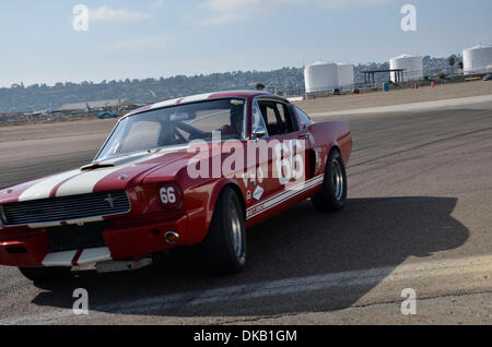 Sep 25, 2011 - San Diego, Kalifornien, USA - Mustang auf dem Coronado Speed Festival. Die Speed-Festival ist eine Kombination aus Ausstellung Oldtimer-Rennen und einer Auto-Show in der Naval Air Station North Island in San Diego statt. (Kredit-Bild: © Scott A. Tugel/ZUMAPRESS.com) Stockfoto