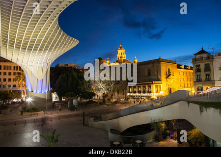 Metropol Parasol in der Abenddämmerung, Sevilla, Spanien Stockfoto