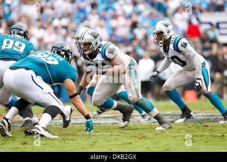 25. September 2011 - Charlotte, North Carolina, USA - Carolina Panthers defensive end Greg Hardy (76) während die Panthers vs. Jaguars Football-Spiel.  Carolina Panthers besiegen die Jacksonville Jaguars 16-10. (Kredit-Bild: © Tony Brown/Southcreek Global/ZUMAPRESS.com) Stockfoto