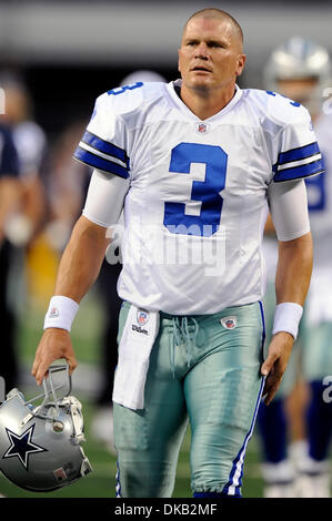 26. September 2011 - Arlington, Texas, Vereinigte Staaten von Amerika - Dallas Cowboys quarterback Jon Kitna (3) während der Pre-game Warm Ups als die Washington Redskins face-off gegen Division-Rivalen, die Dallas Cowboys im Cowboys Stadium in Arlington, Texas. (Kredit-Bild: © Steven Leija/Southcreek Global/ZUMAPRESS.com) Stockfoto