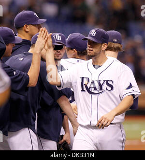 26. September 2011 - St. Petersburg, Florida, USA - JAMES SHIELD ist hoch fived nach den Strahlen 5-2 über die New York Yankees im Tropicana Field zu gewinnen. (Kredit-Bild: © James Borchuck/St. Petersburg Times/ZUMAPRESS.com) Stockfoto