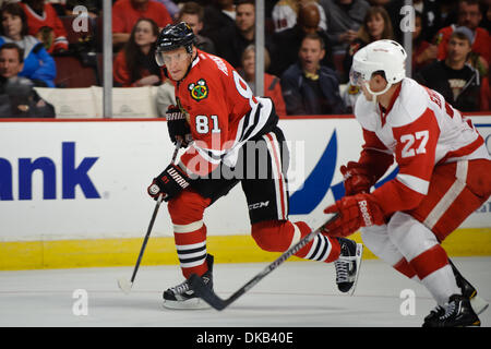 Sep 28, 2011 - Chicago, Illinois, USA - Chicago-Rechtsaußen Marian Hossa (81) während des NHL-Vorsaison-Spiels zwischen den Chicago Blackhawks und den Detroit Red Wings im United Center in Chicago, IL. Die Blackhawks besiegt die Red Wings 4-3. (Kredit-Bild: © John Rowland/Southcreek Global/ZUMAPRESS.com) Stockfoto