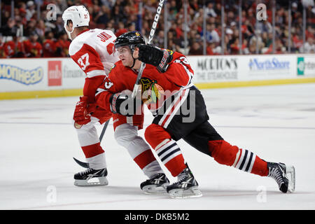 Sep 28, 2011 - Chicago, Illinois, USA - Chicago-linke Brandon Saad (43) bei den NHL-Vorsaison-Spiel zwischen den Chicago Blackhawks und den Detroit Red Wings im United Center in Chicago, IL. Die Blackhawks besiegt die Red Wings 4-3. (Kredit-Bild: © John Rowland/Southcreek Global/ZUMAPRESS.com) Stockfoto