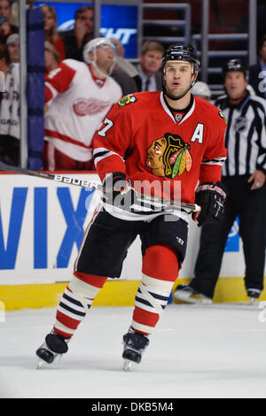 Sep 28, 2011 - Chicago, Illinois, USA - Chicago Verteidiger Brent Seabrook (7) während des NHL-Vorsaison-Spiels zwischen den Chicago Blackhawks und den Detroit Red Wings im United Center in Chicago, IL. Die Blackhawks besiegt die Red Wings 4-3. (Kredit-Bild: © John Rowland/Southcreek Global/ZUMAPRESS.com) Stockfoto