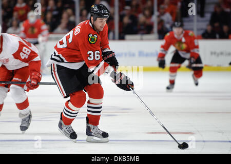 Sep 28, 2011 - Chicago, Illinois, USA - Chicago center Dave Bolland (36), während die NHL-Vorsaison-Spiel zwischen den Chicago Blackhawks und den Detroit Red Wings im United Center in Chicago, IL. Die Blackhawks besiegt die Red Wings 4-3. (Kredit-Bild: © John Rowland/Southcreek Global/ZUMAPRESS.com) Stockfoto