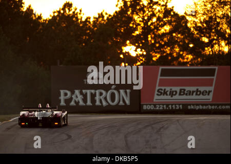 29. September 2011 statt - Atlanta, GA, USA - ein LMPC Auto Köpfe in Richtung der Spitze des Zuges 7 in Road Atlanta während der Nacht Praxis für den 14. jährlichen Petit Le Mans in Road Atlanta in Braselton, GA, USA. (Bild Kredit: Jamey Price/Eclipse/ZUMAPRESS.com ©) Stockfoto