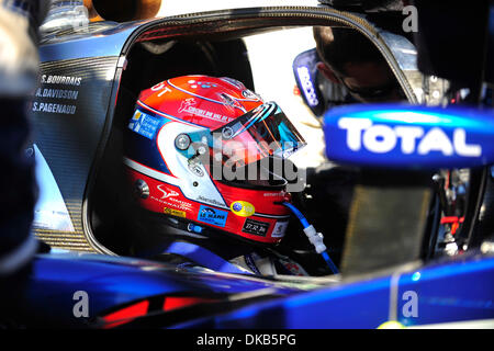 29. September 2011 - Atlanta, GA, USA - Simon Pagenaud (FRA) in die Fabrik Peugeot Auto während des freien Trainings Donnerstag sitzt. (Bild Kredit: Jamey Price/Eclipse/ZUMAPRESS.com ©) Stockfoto