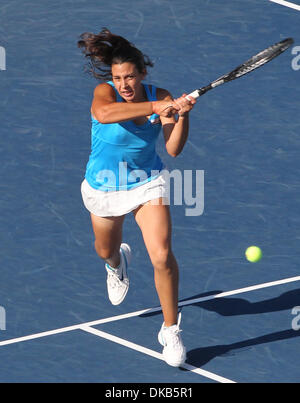 29. September 2011 - Tokyo, Japan - MARION BARTOLI Frankreich kehrt den Ball gegen Victoria Azarenka aus Weißrussland bei den Pan Pacific Open Tennis-Turnier in Ariake Kolosseum in Tokio, Japan. (Kredit-Bild: © Junko Kimura/Jana Press/ZUMAPRESS.com) Stockfoto