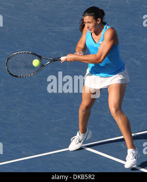 29. September 2011 - Tokyo, Japan - MARION BARTOLI Frankreich kehrt den Ball gegen Victoria Azarenka aus Weißrussland bei den Pan Pacific Open Tennis-Turnier in Ariake Kolosseum in Tokio, Japan. (Kredit-Bild: © Junko Kimura/Jana Press/ZUMAPRESS.com) Stockfoto