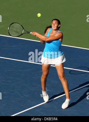 29. September 2011 - Tokyo, Japan - MARION BARTOLI Frankreich kehrt den Ball gegen Victoria Azarenka aus Weißrussland bei den Pan Pacific Open Tennis-Turnier in Ariake Kolosseum in Tokio, Japan. (Kredit-Bild: © Junko Kimura/Jana Press/ZUMAPRESS.com) Stockfoto