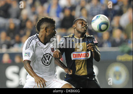 29. September 2011 - Chester, Pennsylvania, USA - Philadelphia Union Mittelfeldspieler Freddy Adu (11) und D.C. United Mittelfeldspieler Clyde Simms (19)-Kampf um den Ball. In einem Spiel ist im PPL Park in Chester, Pennsylvania Philadelphia Union gespielt wird die D.C. United 3: 2 besiegt (Credit-Bild: © Mike McAtee/Southcreek Global/ZUMAPRESS.com) Stockfoto