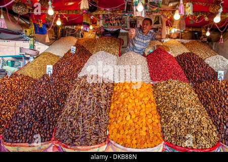 Getrocknete Früchte Stall, Platz Djemaa el-Fna, Marrakesch, Marokko Stockfoto