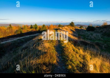 South Shropshire Landschaft von Gräben begraben Eisenzeit Wallburg, England Stockfoto