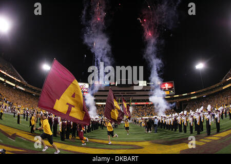 1. Oktober 2011 - Tempe, Arizona, USA - The Arizona State Sun Devils nehmen das Feld vor einem Spiel gegen die Oregon State Beavers im Sun Devil Stadium in Tempe, AZ (Credit-Bild: © Gene Lower/Southcreek/ZUMAPRESS.com) Stockfoto