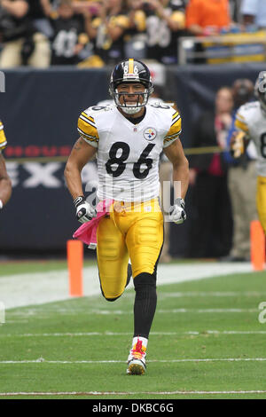 2. Oktober 2011 - nimmt Houston, Texas, USA - Pittsburgh Steelers Wide Receiver Hines Ward das Feld, um das Spiel zu starten. Houston Texans schlug er Pittsburgh Steelers 17-10 im Reliant Stadium in Houston Texas. (Kredit-Bild: © Luis Leyva/Southcreek/ZUMAPRESS.com) Stockfoto