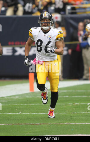 2. Oktober 2011 - nimmt Houston, Texas, USA - Pittsburgh Steelers Wide Receiver Hines Ward das Feld, um das Spiel zu starten. Houston Texans schlug er Pittsburgh Steelers 17-10 im Reliant Stadium in Houston Texas. (Kredit-Bild: © Luis Leyva/Southcreek/ZUMAPRESS.com) Stockfoto