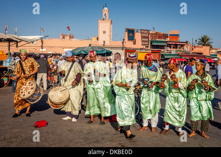 Straße Entertainer, Platz Djemaa el-Fna, Marrakesch, Marokko Stockfoto