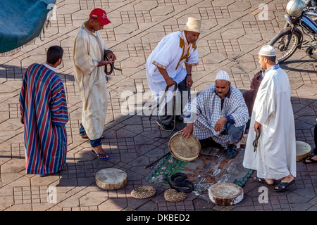 Schlangenbeschwörer, Platz Djemaa el-Fna, Marrakesch, Marokko Stockfoto