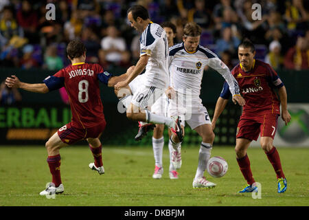 1. Oktober 2011 - Carson, Kalifornien, USA - Real Salt Lake Mittelfeldspieler Will Johnson #8 Los Angeles Galaxy vorwärts Landon Donovan #10 Los Angeles Galaxy Mittelfeldspieler David Beckham #23 und Real Salt Lake nach vorne Fabian Espindola #7 in Aktion während der Major League Soccer Spiel zwischen Real Salt Lake City und Los Angeles Galaxy im Home Depot Center. Die Galaxie fuhr fort, echtes Salz besiegen Stockfoto