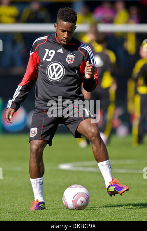 2. Oktober 2011 - Columbus, Ohio, USA - D.C. United Mittelfeldspieler Clyde Simms (19) wärmt vor dem Spiel zwischen DC United und Columbus Crew Stadium Crew, Columbus, Ohio.  Columbus besiegte DC United 2: 1. (Kredit-Bild: © Scott Stuart/Southcreek/ZUMAPRESS.com) Stockfoto