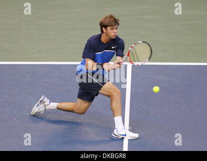 3. Oktober 2011 kehrt zurück - Tokyo, Japan - RYAN HARRISON der USA den Ball gegen Mardy Fish der USA in der ersten Runde von Rakuten Japan Open Tennis Championship 2011 im Ariake Colosseum in Tokio, Japan. Fisch besiegt Harrison von 6-4, 3-6, 7-5. (Kredit-Bild: © Junko Kimura/Jana Press/ZUMAPRESS.com) Stockfoto